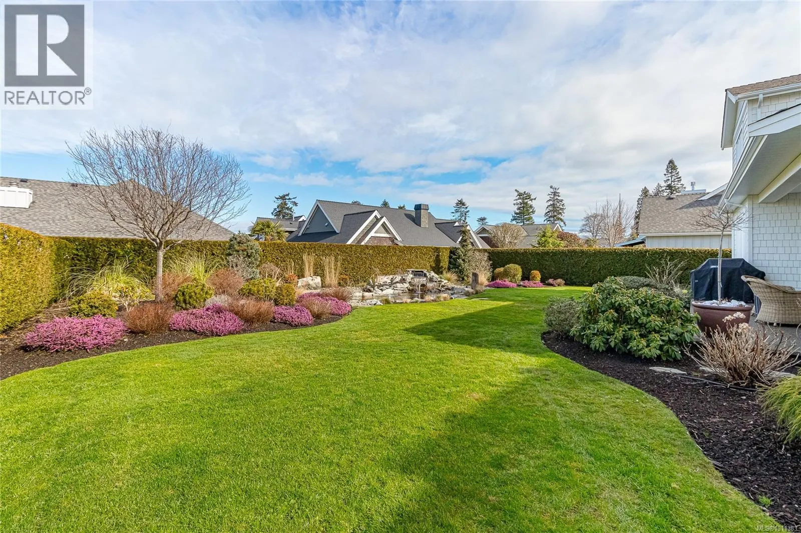 815 Bluffs Dr