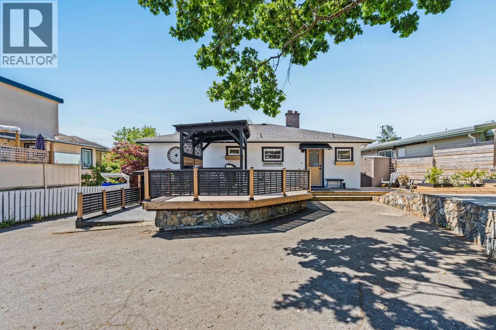 727 Craigflower Rd