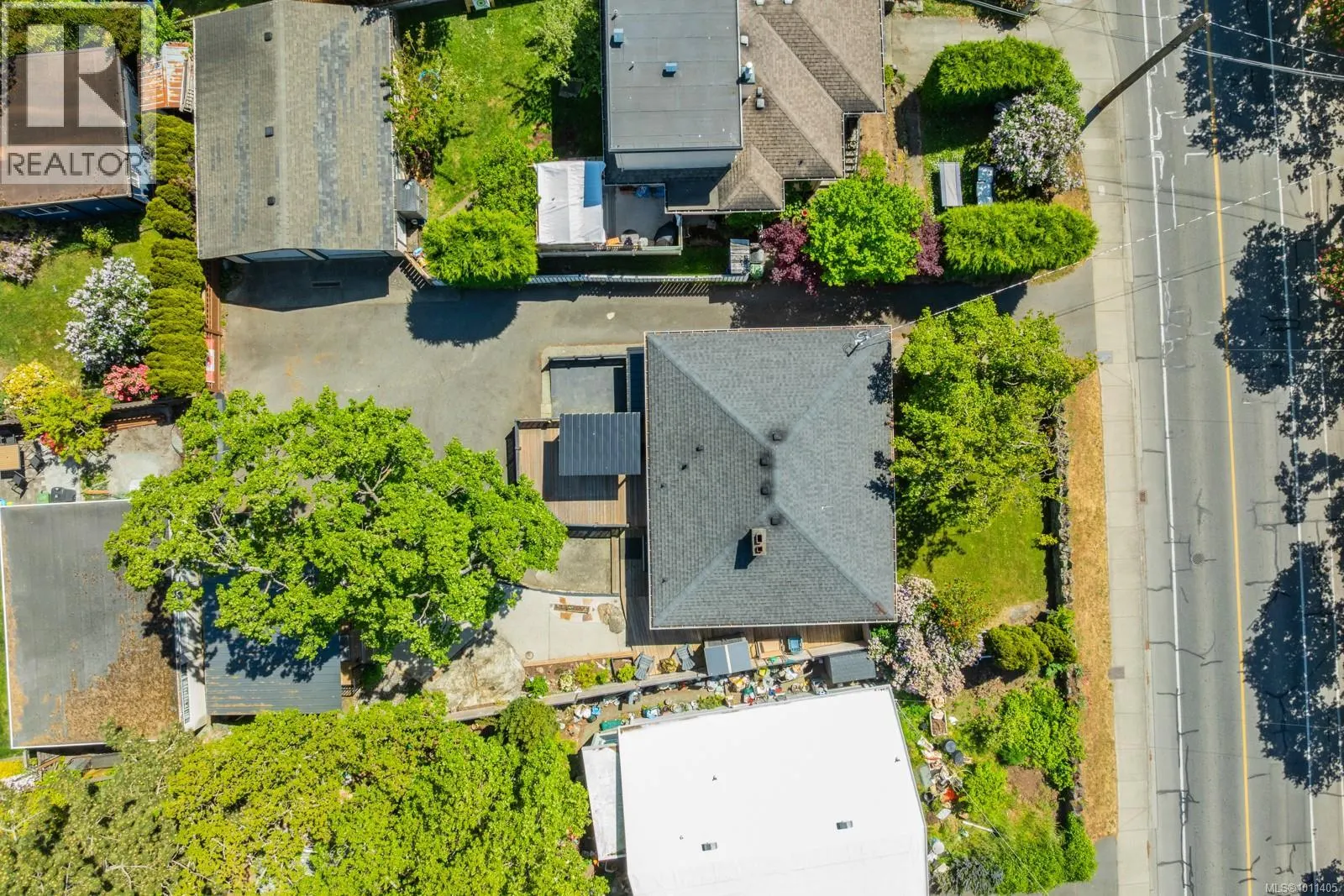 727 Craigflower Rd