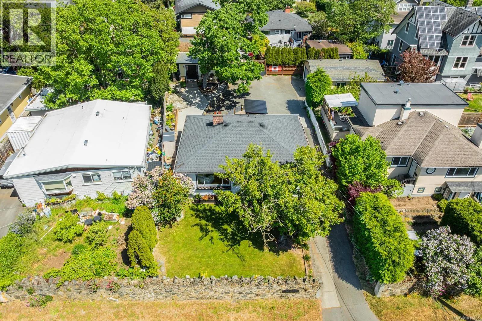 727 Craigflower Rd