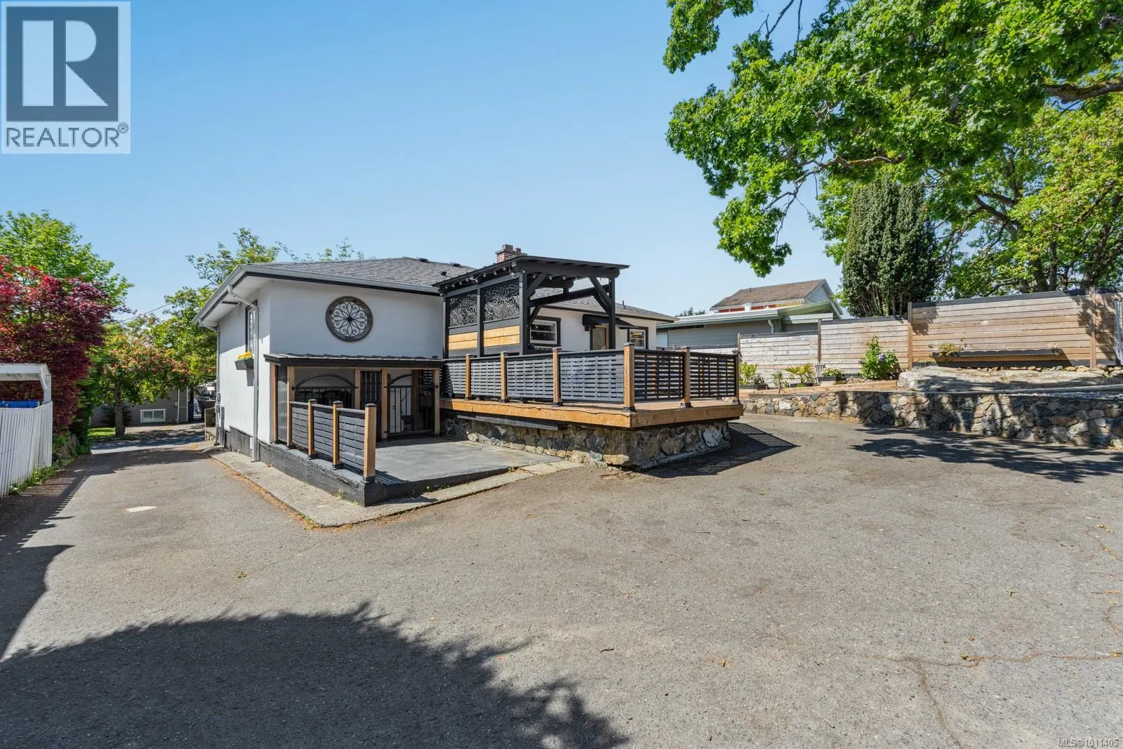 727 Craigflower Rd