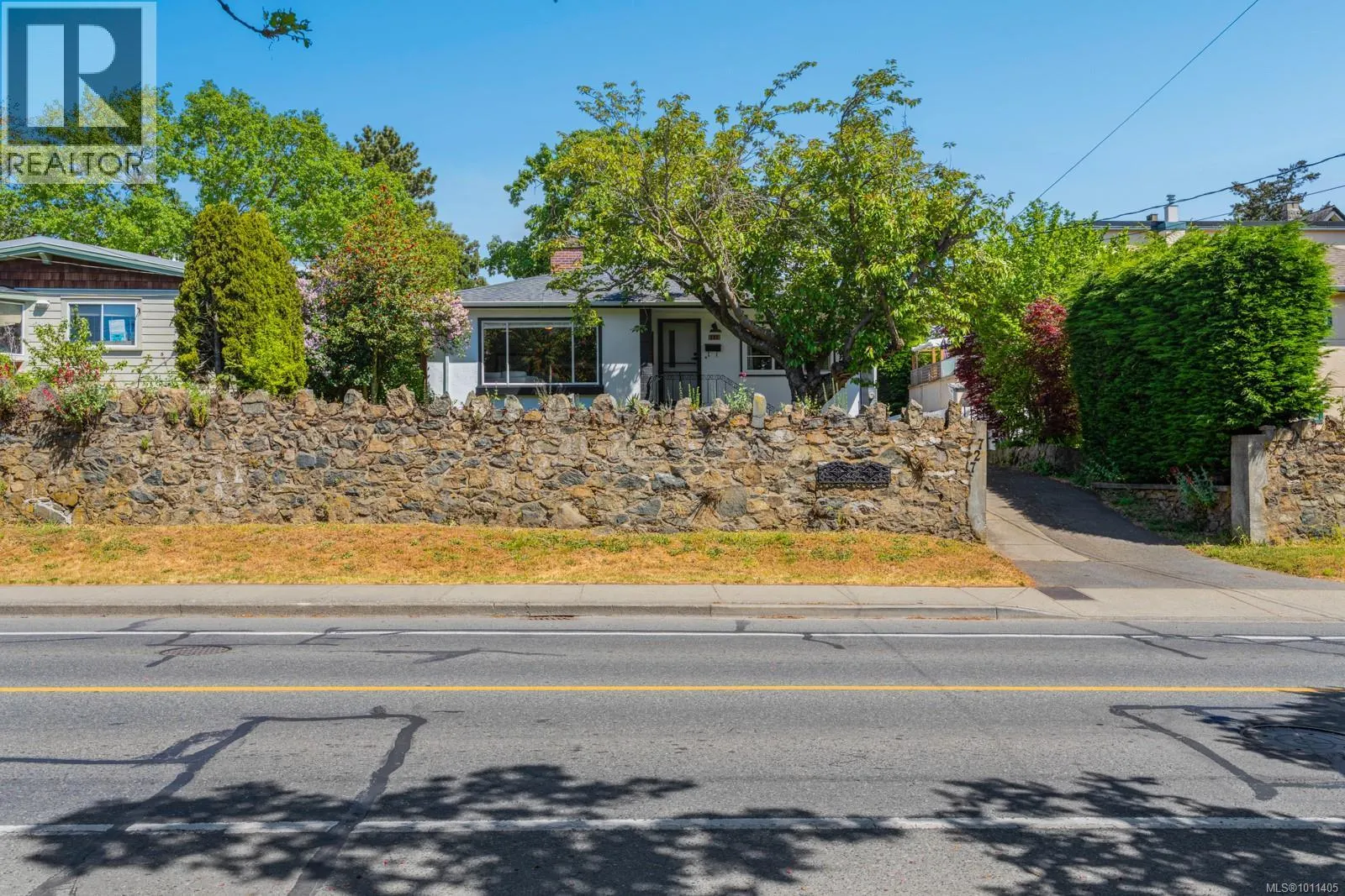 727 Craigflower Rd