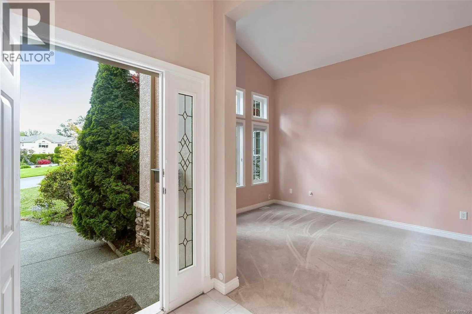 4248 Oakview Close
