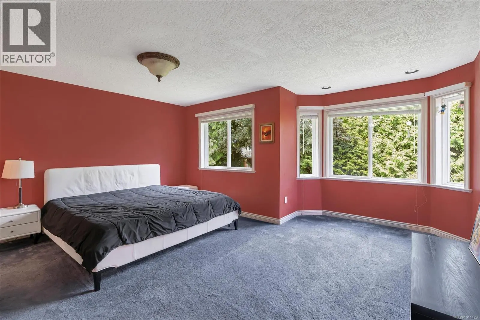 4248 Oakview Close