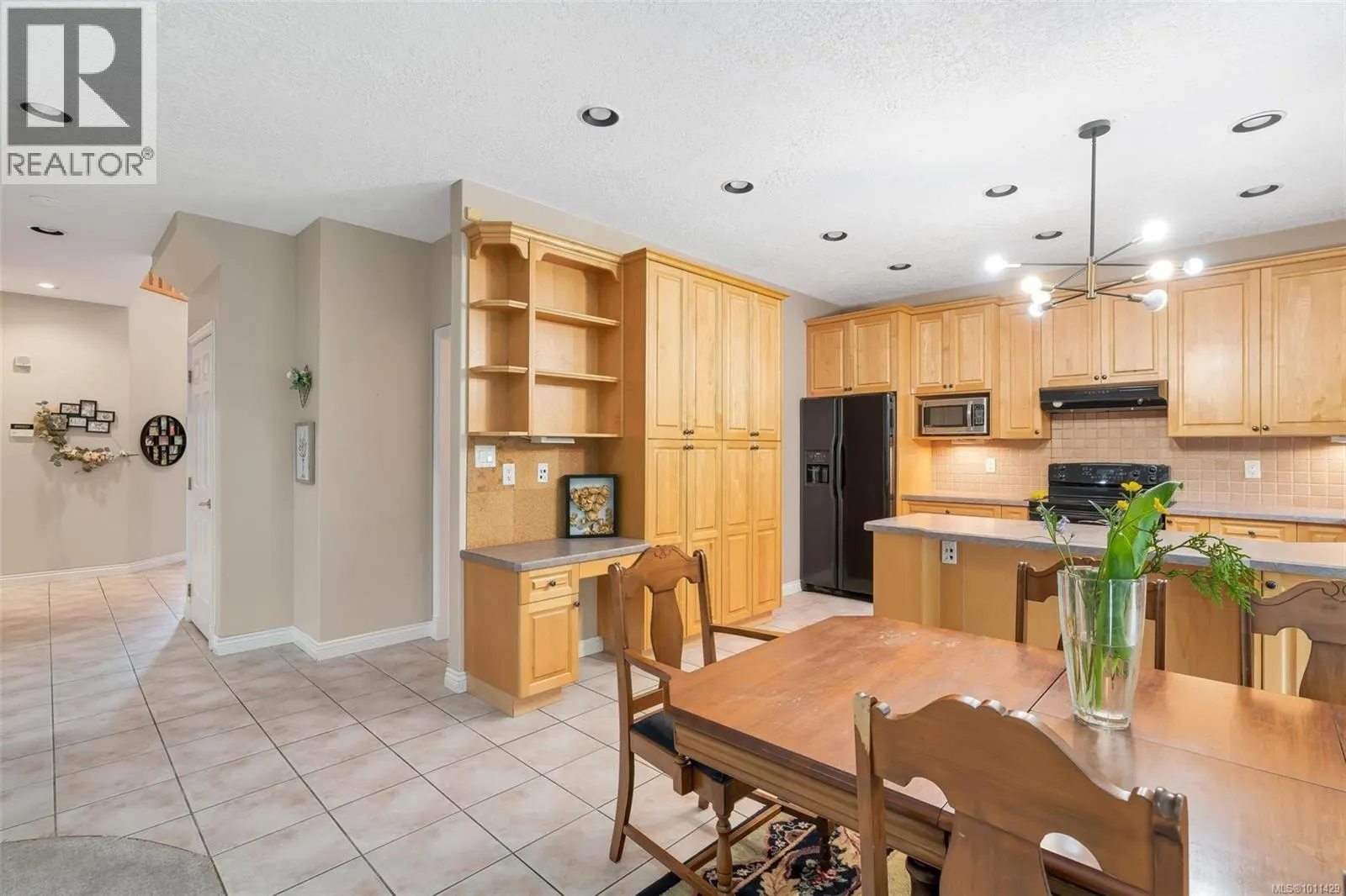 4248 Oakview Close