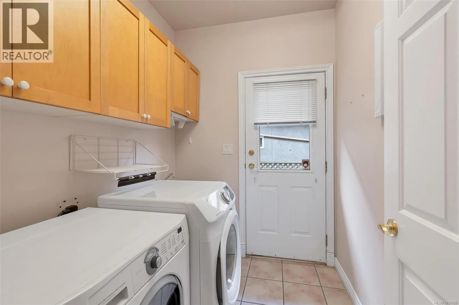 4248 Oakview Close