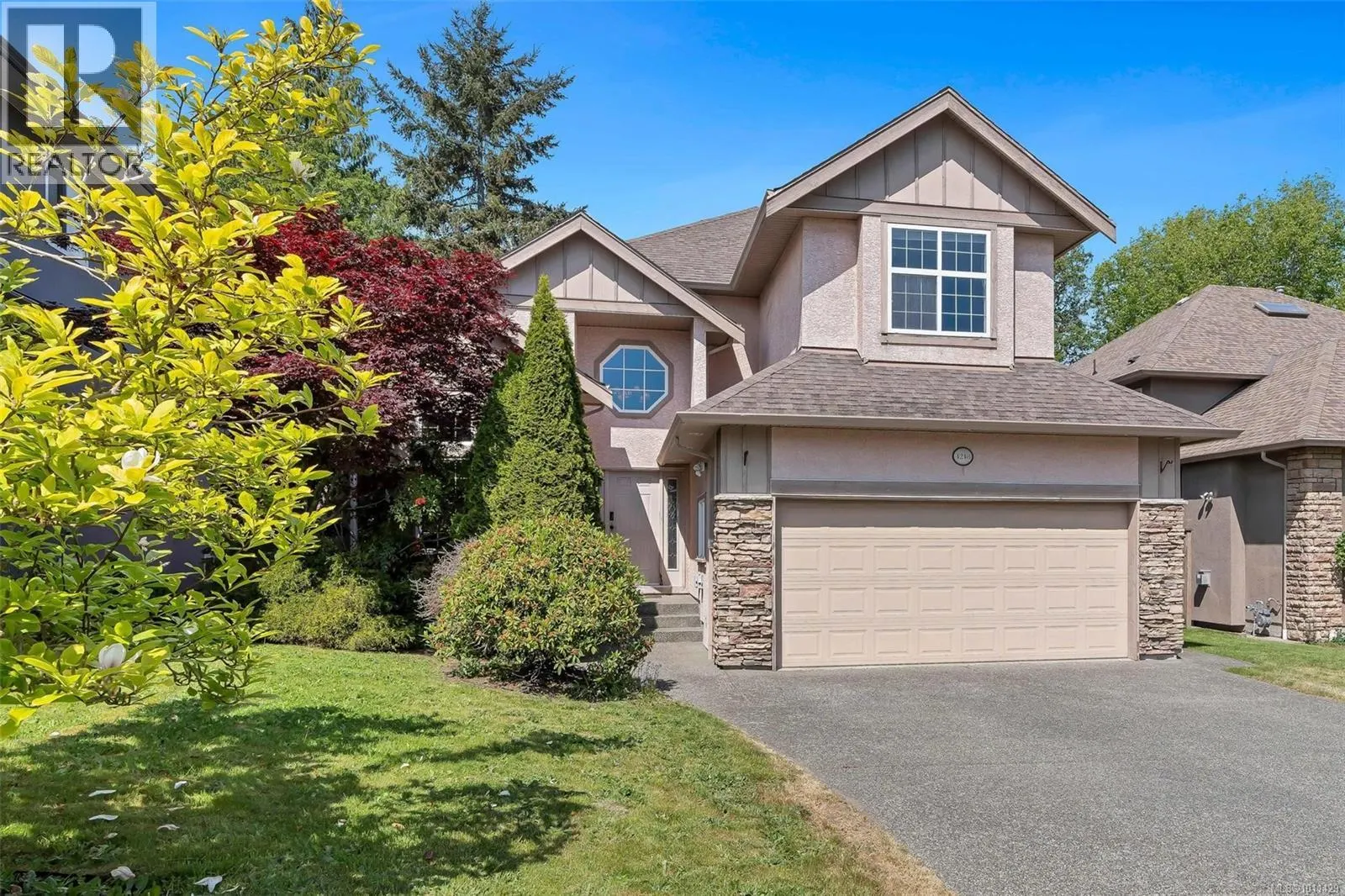 4248 Oakview Close
