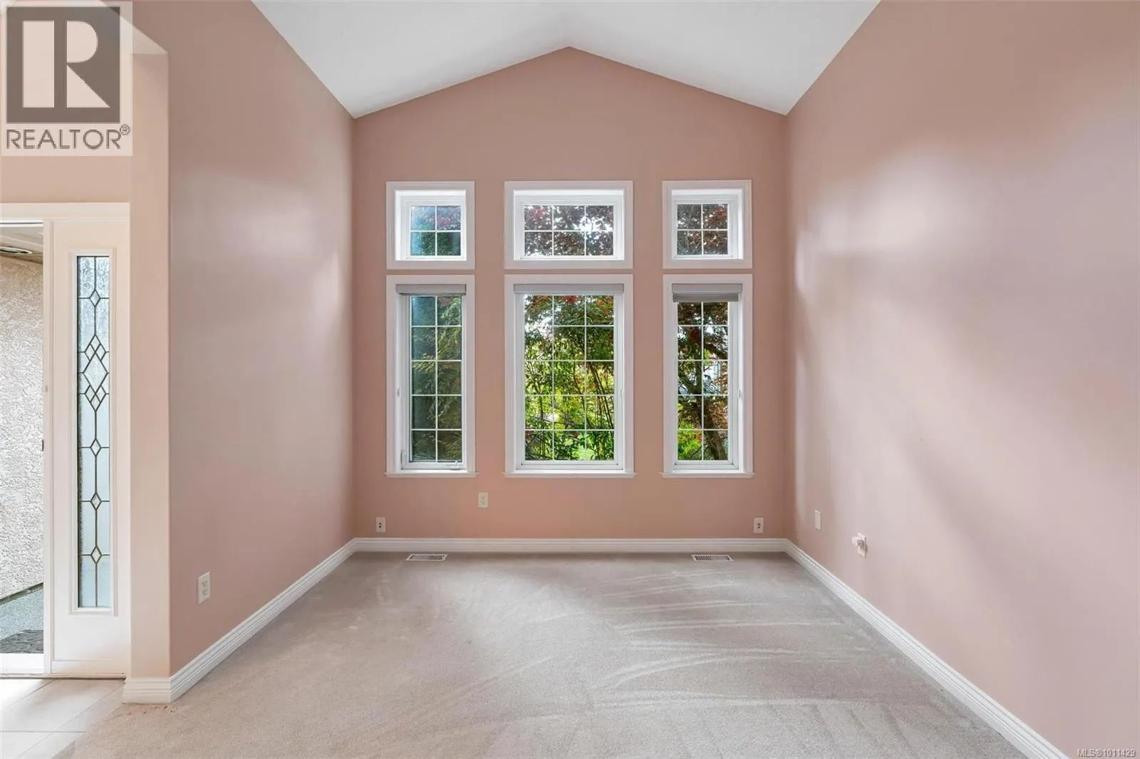 4248 Oakview Close