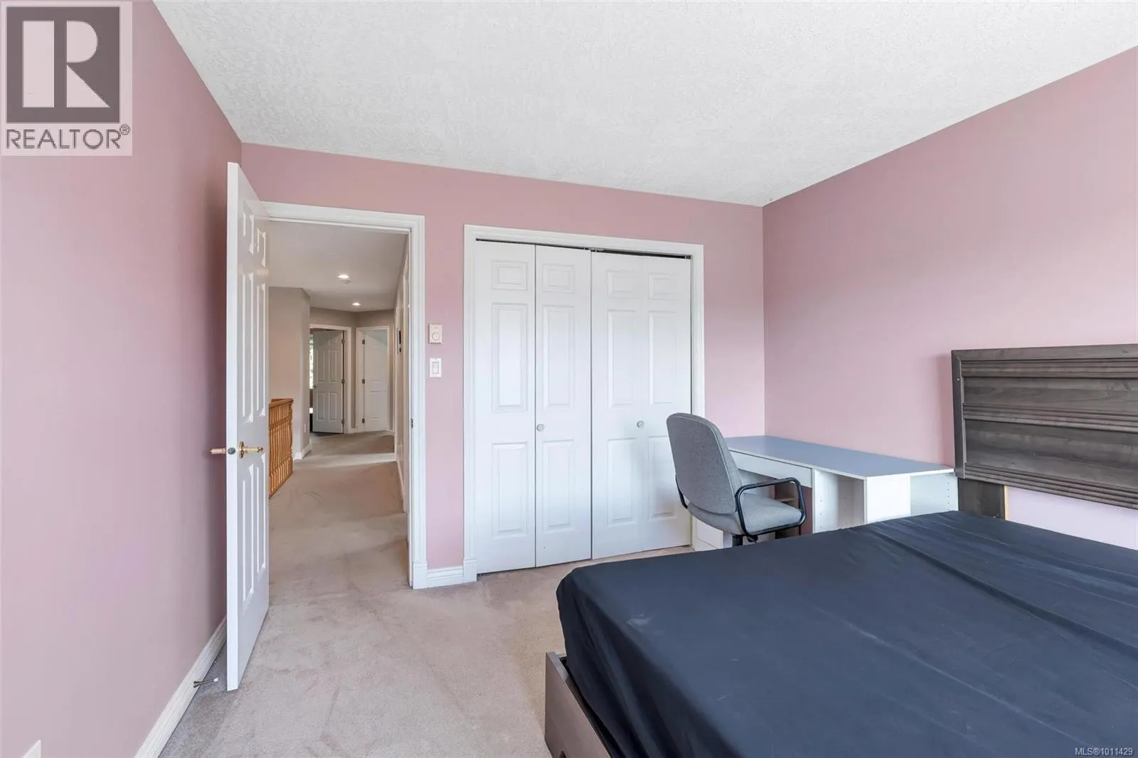 4248 Oakview Close