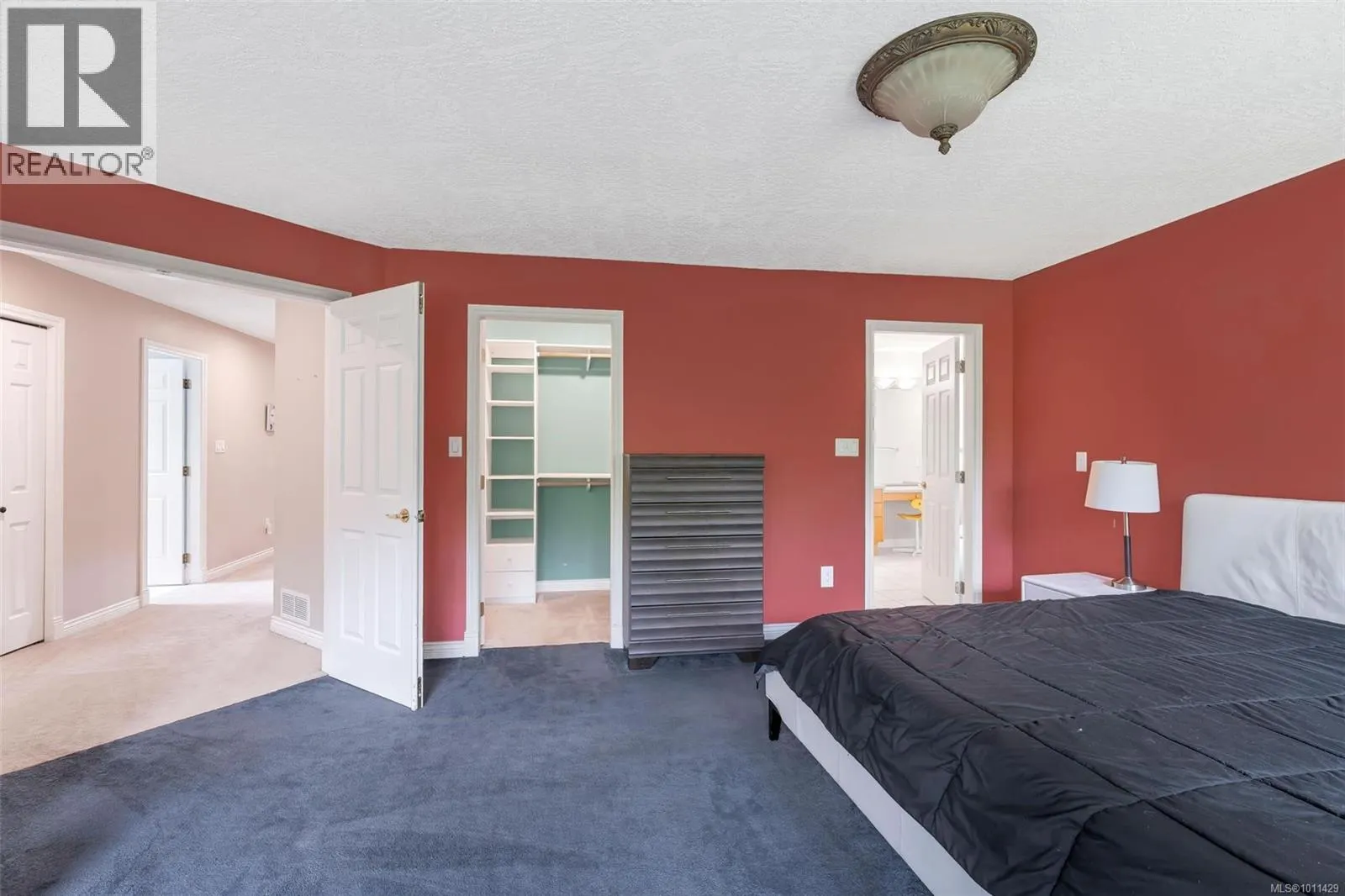 4248 Oakview Close