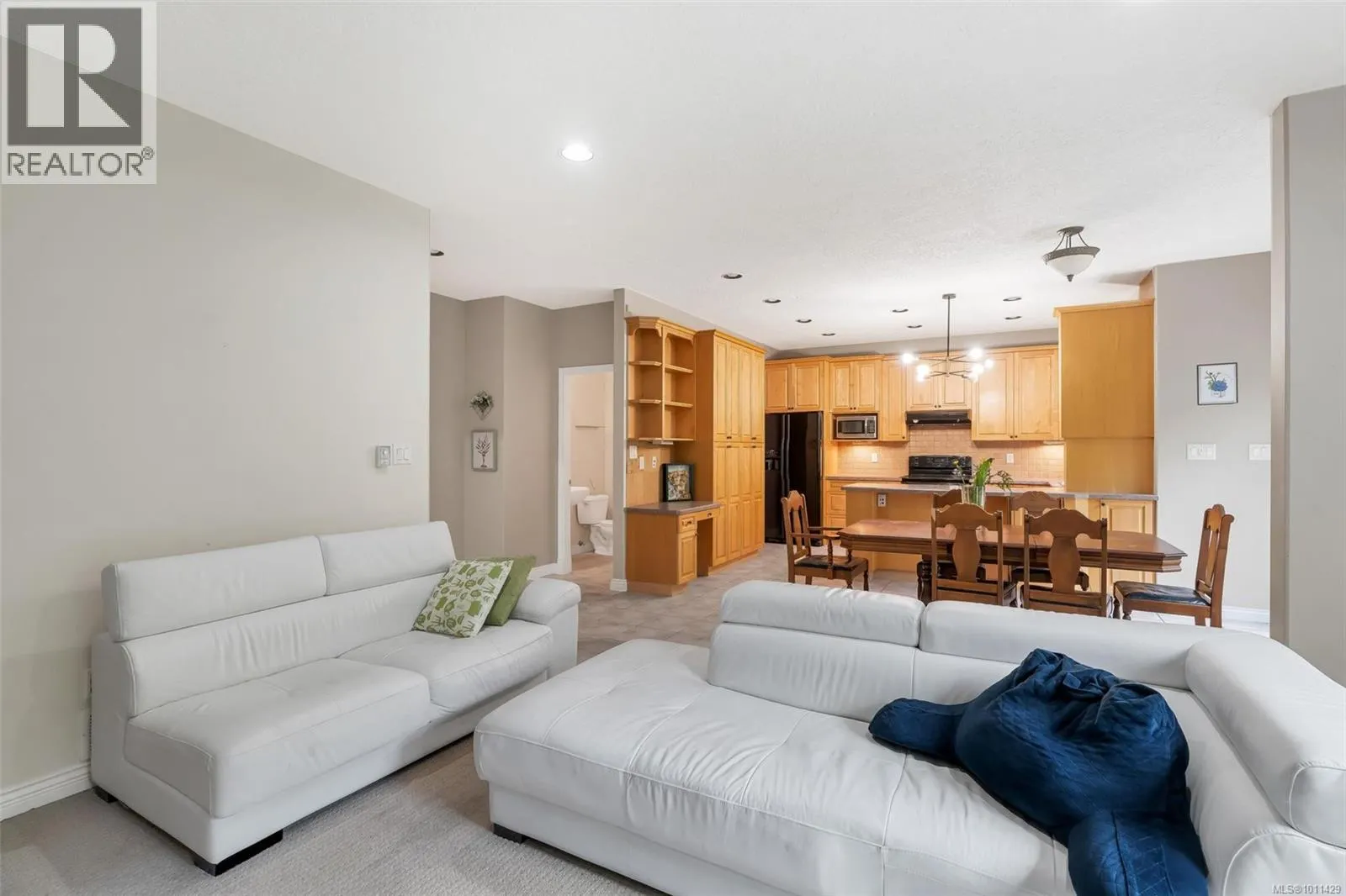 4248 Oakview Close