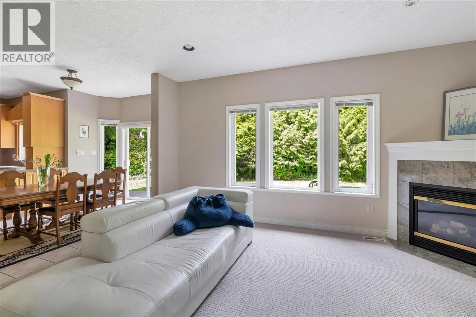 4248 Oakview Close