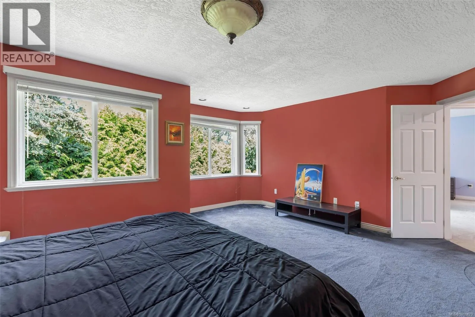 4248 Oakview Close