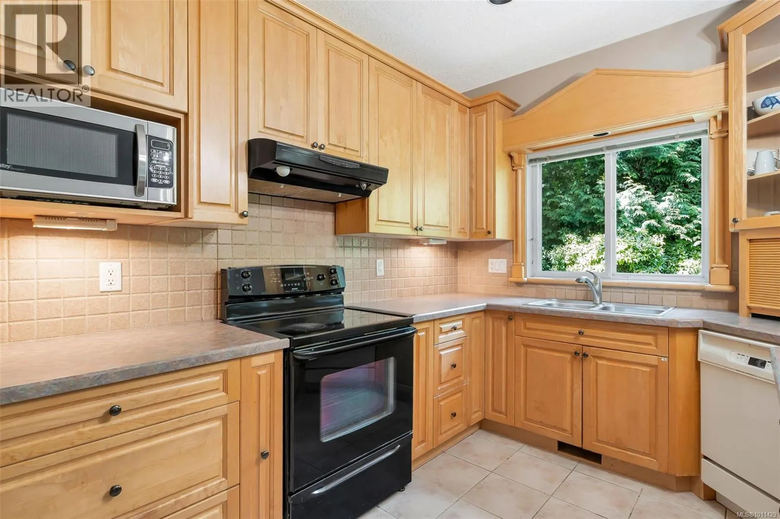 4248 Oakview Close