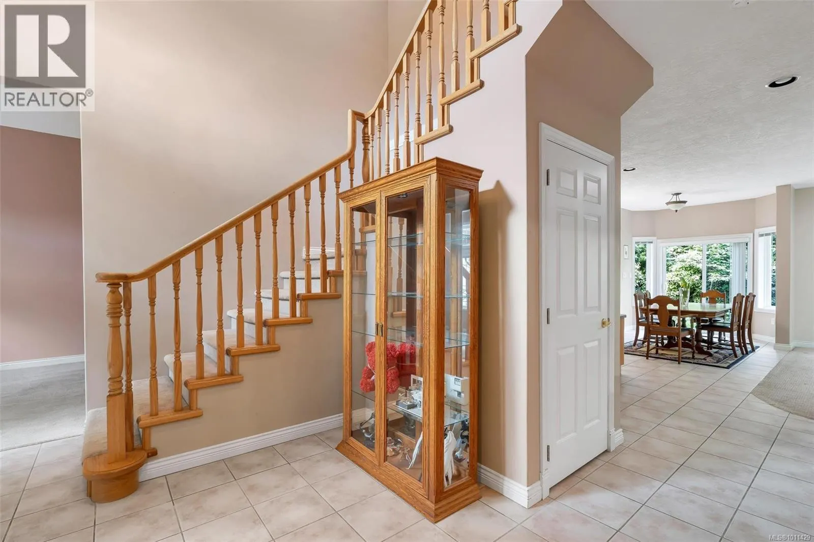 4248 Oakview Close