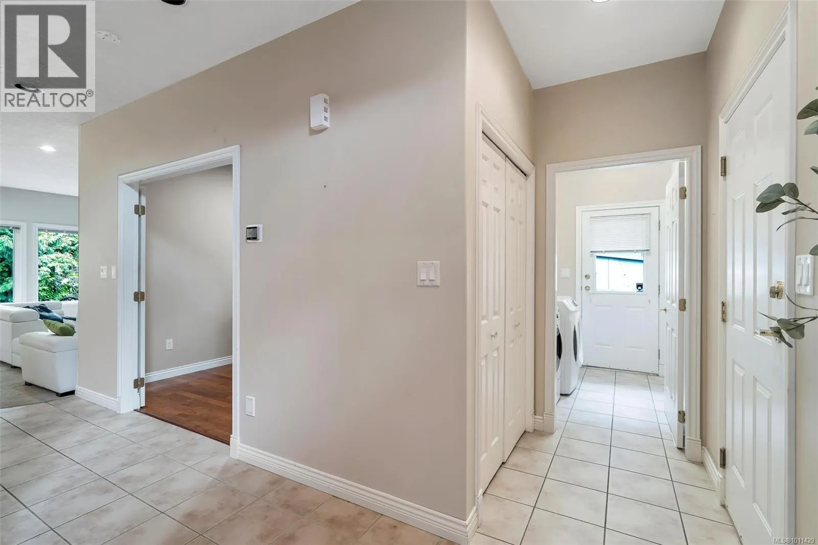 4248 Oakview Close