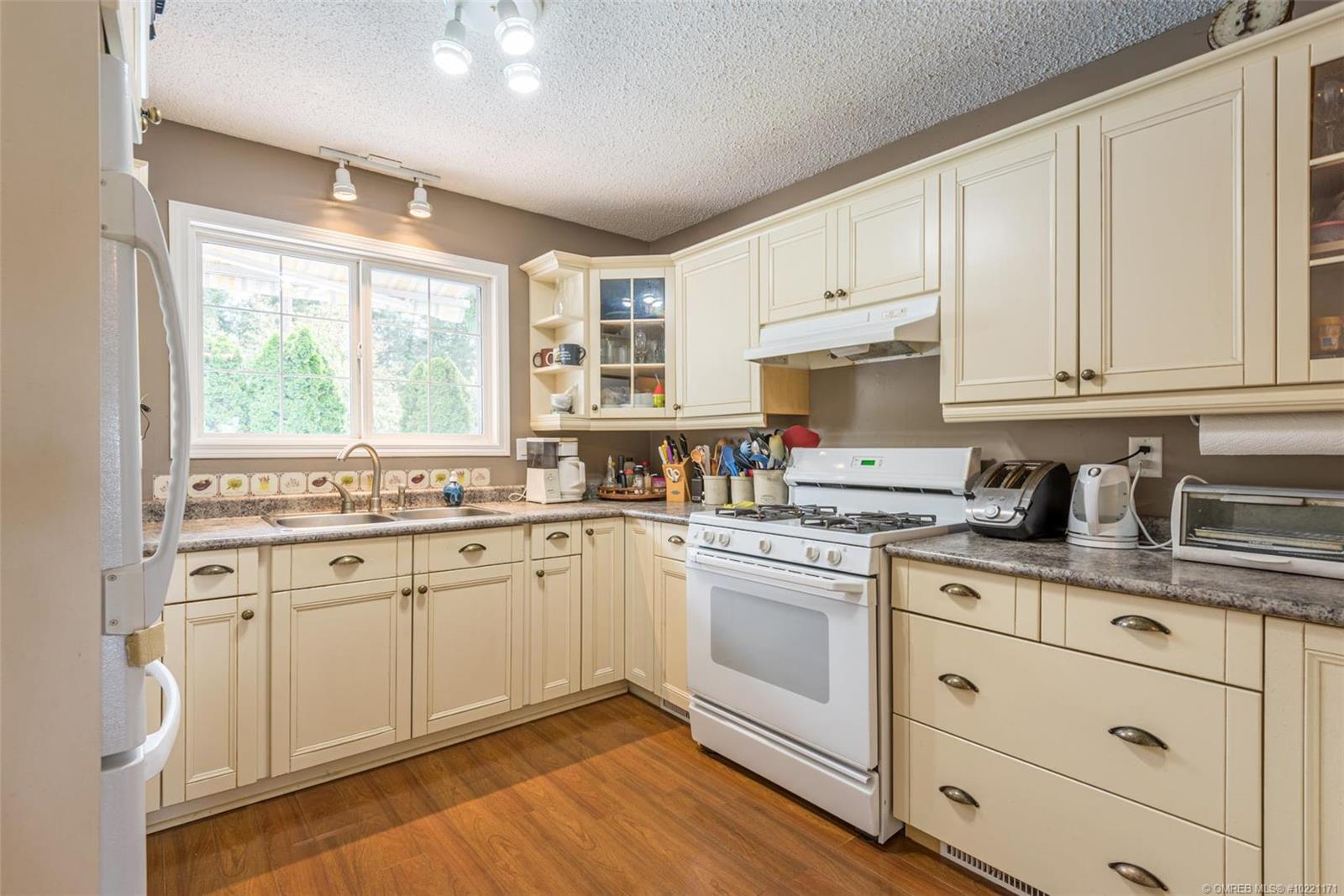 Listing 10221171 - Large Photo # 10