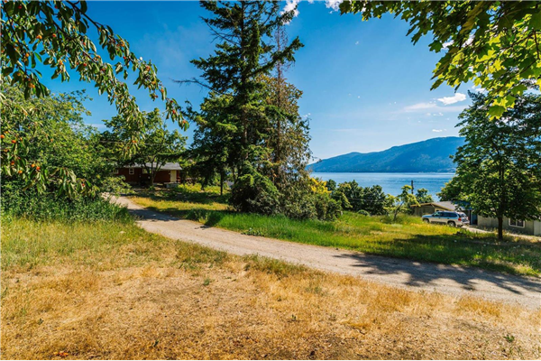 12815 Pixton Road, SW, Lake Country