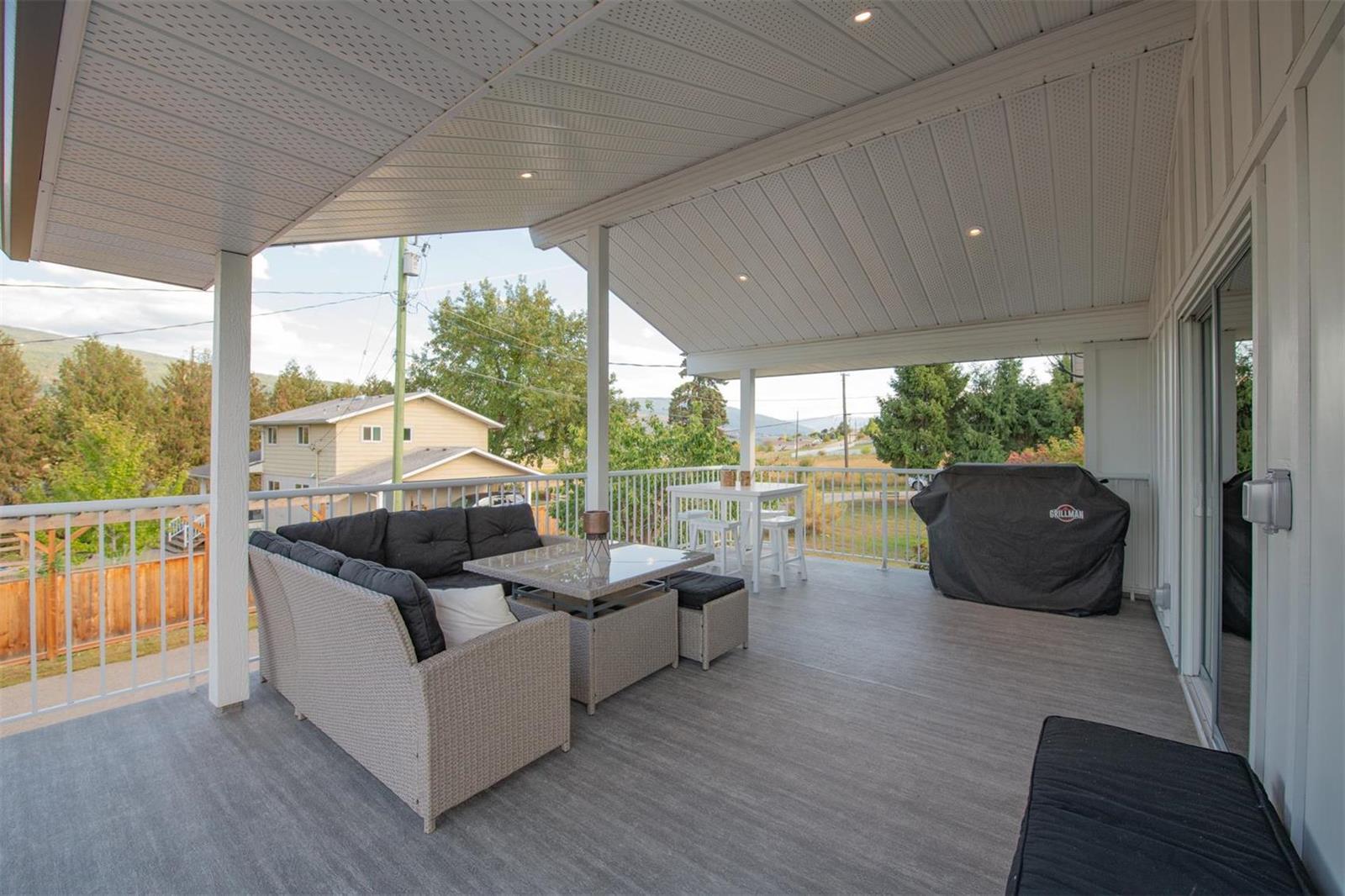 Listing 10240227 - Large Photo # 10