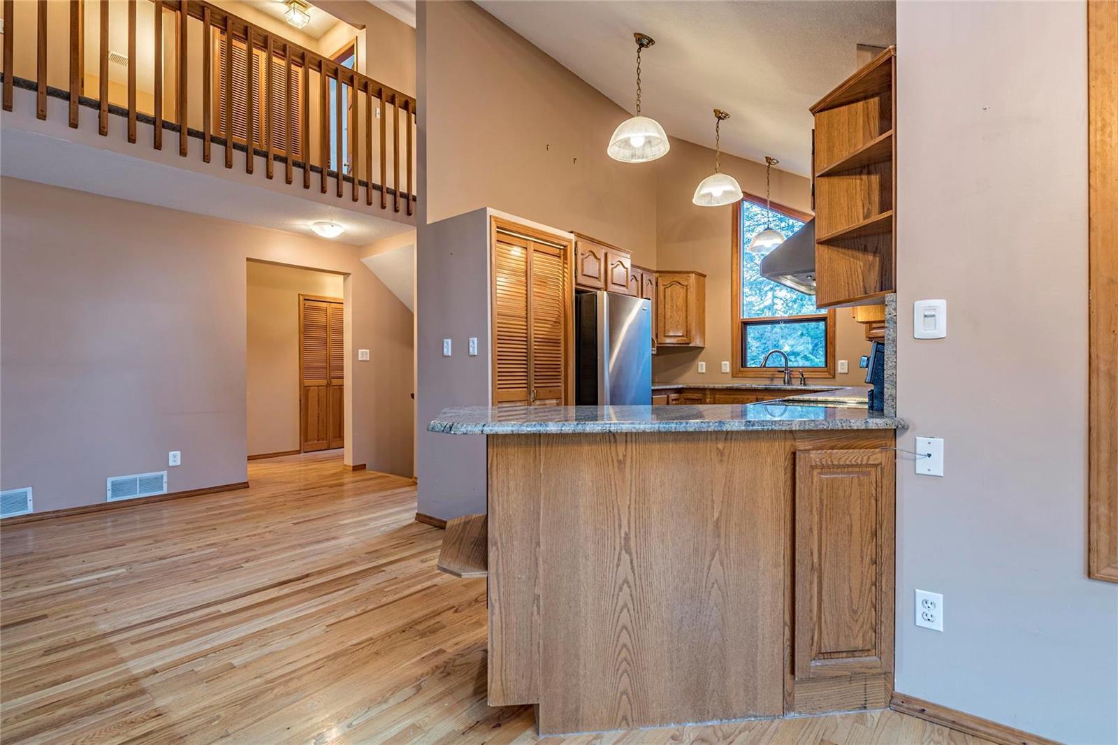 Listing 10242943 - Large Photo # 10