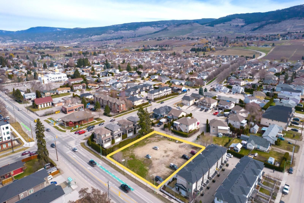 120-122 Hartman Road,, Kelowna