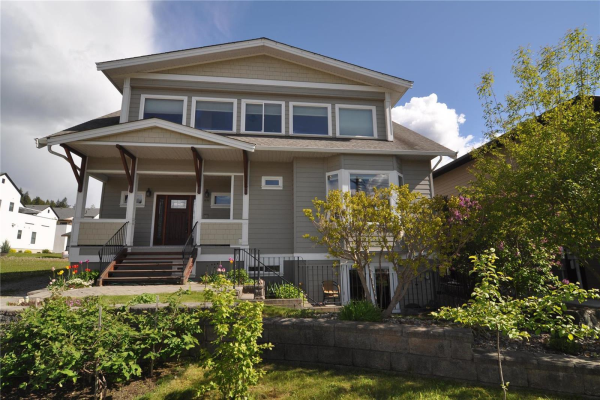 1050 9 Avenue, NE, Salmon Arm