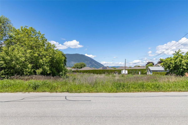 241 Beatty Avenue, NW, Salmon Arm
