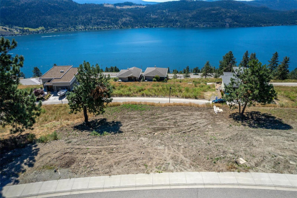 8868 Hampshire Crescent,, Vernon
