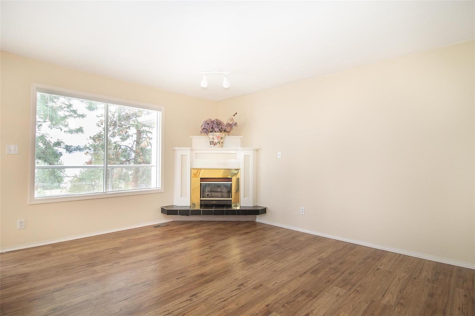 Listing 10261756 - Large Photo # 3
