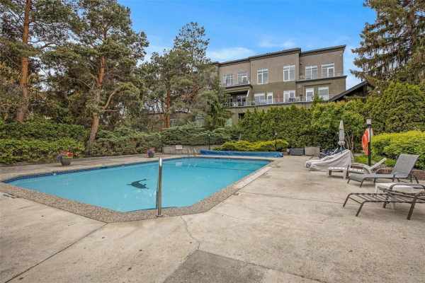 #207 1056 Bernard Avenue,, Kelowna