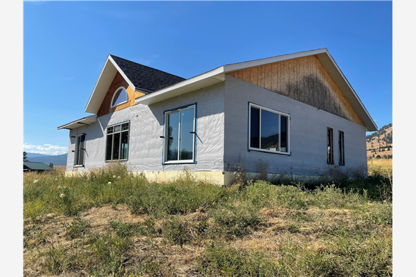 5216 Clcahl Road,, Armstrong