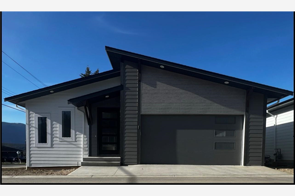 #1 1840 10 Street, SW, Salmon Arm