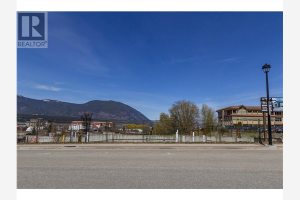 511/512 Hudson Avenue, NE, Salmon Arm