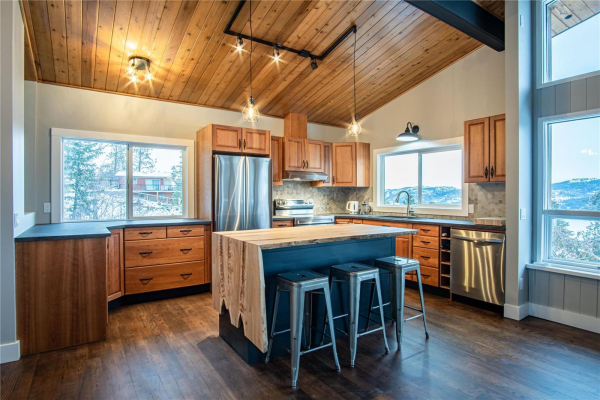 554 Mountain Drive,, Vernon