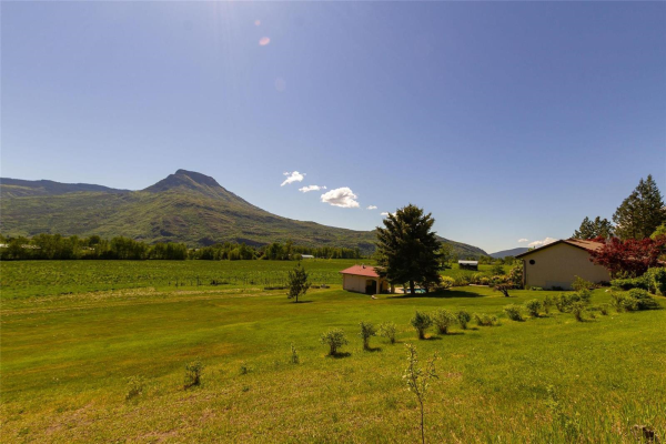 7841 50 Avenue, SW, Salmon Arm