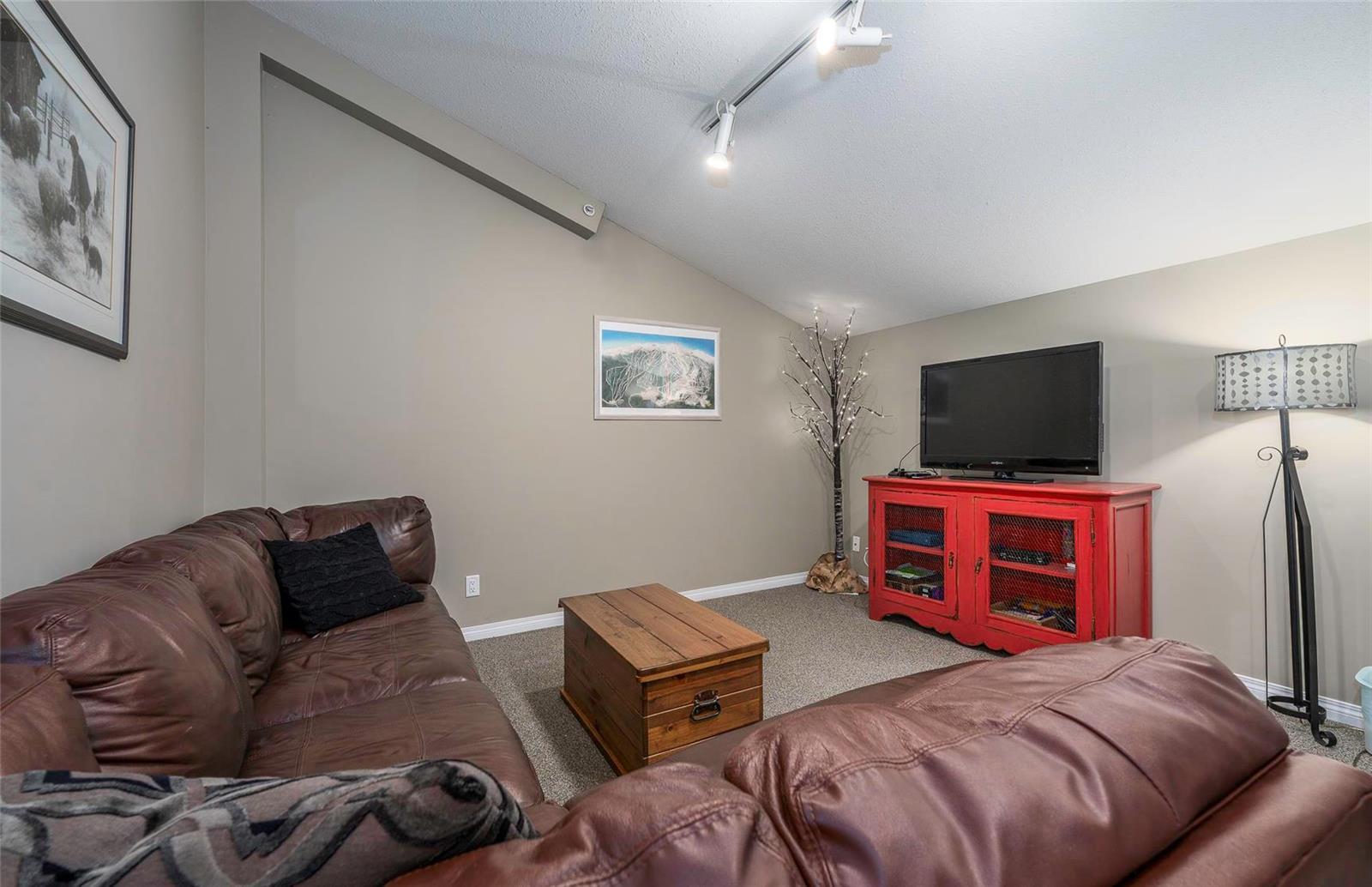 Listing 10268137 - Large Photo # 10