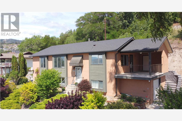 5182 Robinson Place,, Peachland