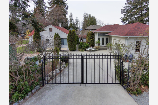 874 Raymer Road,, Kelowna