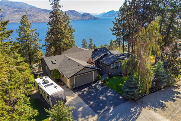 5824 Brown Place,, Peachland