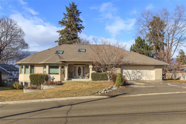 761 8 Avenue, NE, Salmon Arm