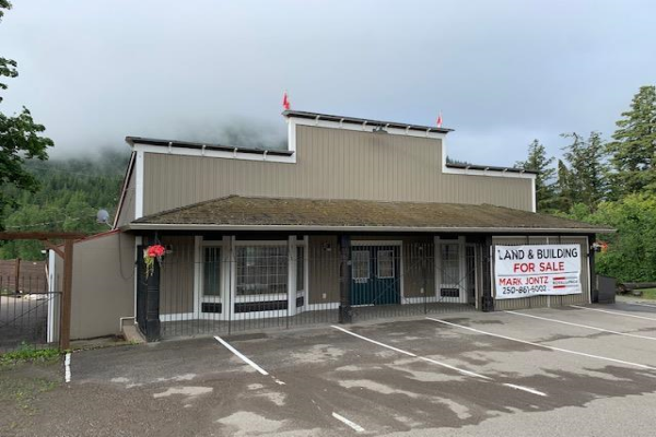 5689 Hwy 97,, Falkland
