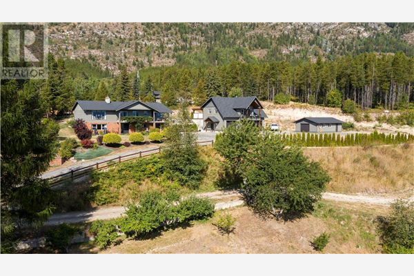 5121 50 Street, NW, Salmon Arm