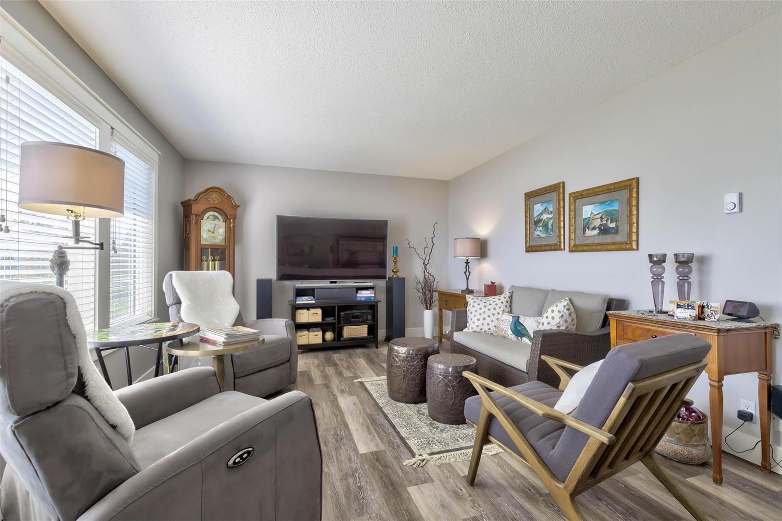 Listing 10270324 - Large Photo # 6