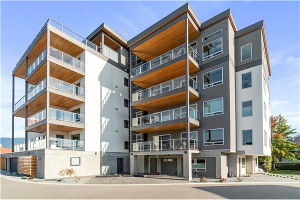 #203 131 Harbourfront Drive, NW, Salmon Arm