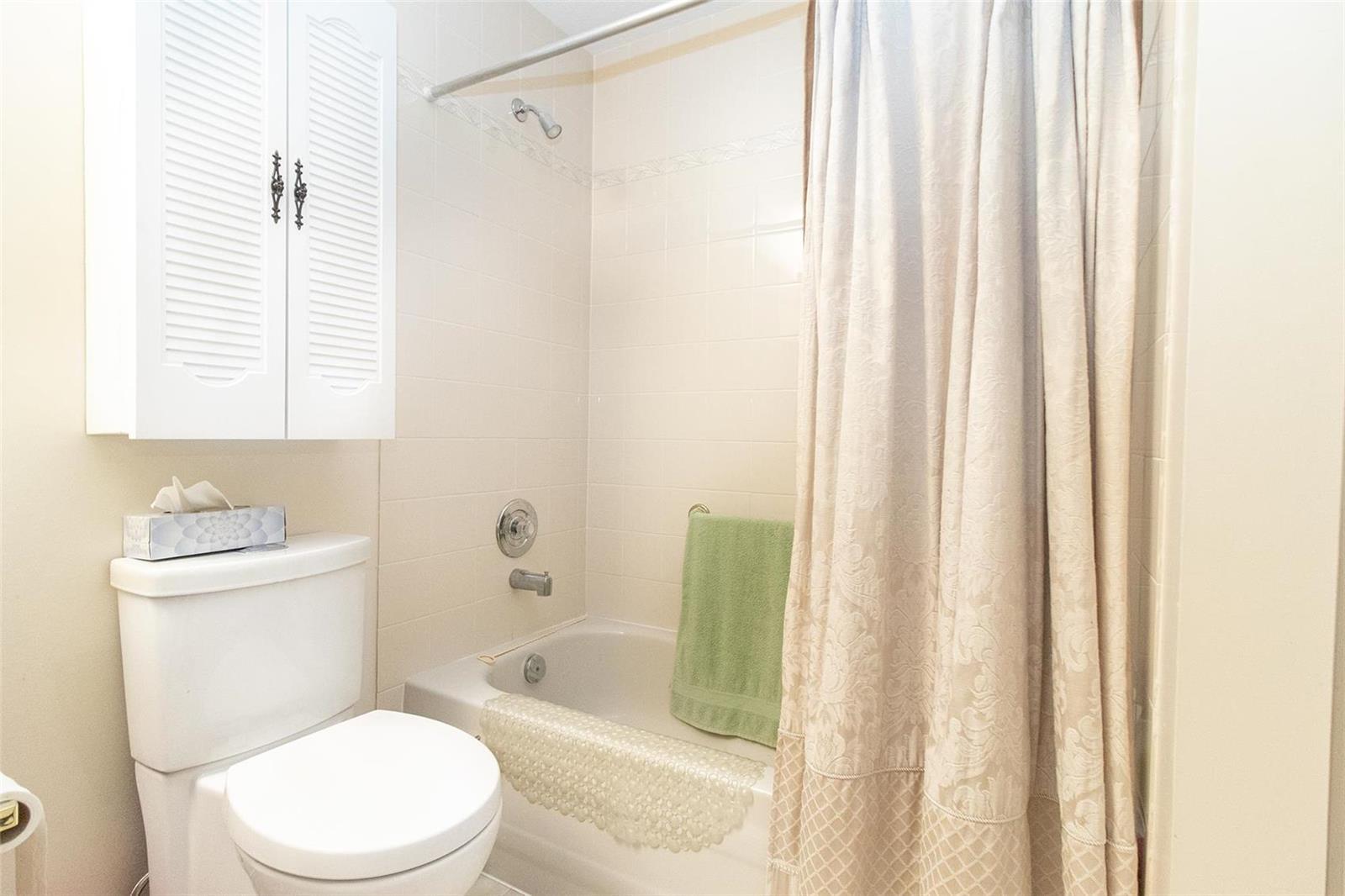 #204 1329 K.L.O. Road,, Kelowna