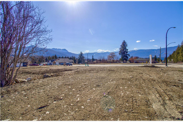 1950 35 Street, NE, Salmon Arm