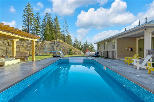 2532 Crown Crest Drive,, West Kelowna