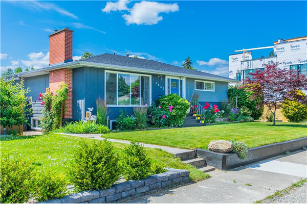 1852 Carruthers Street,, Kelowna