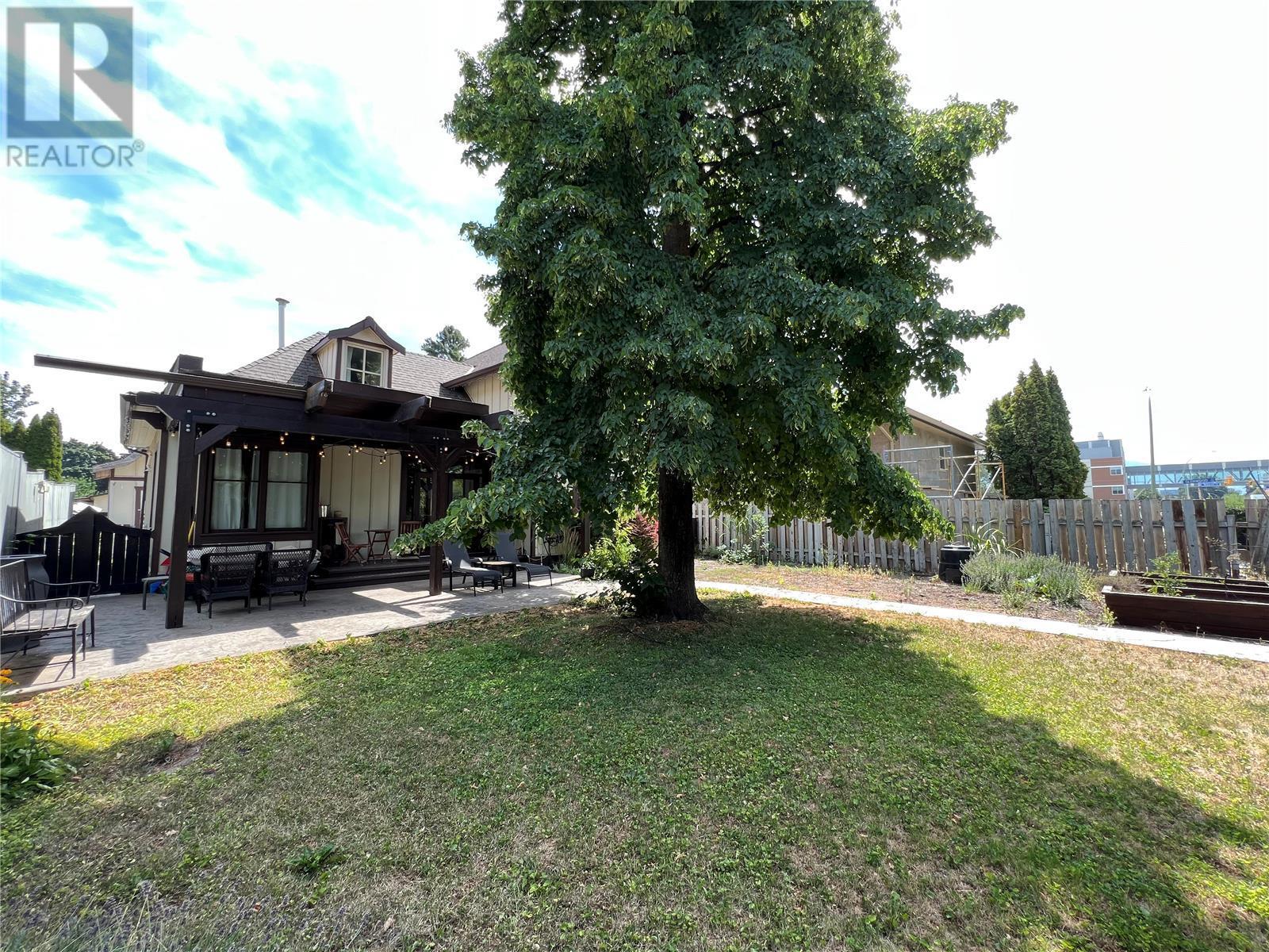 2137 Pandosy Street,