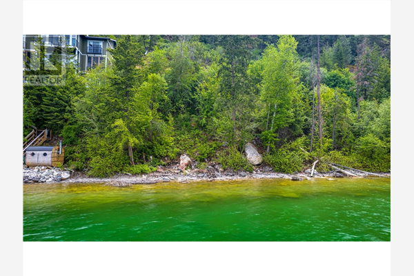 #8 5649 Cosens Bay Road,, Coldstream